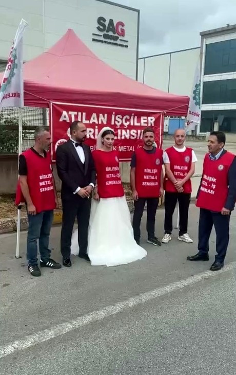 Sakarya'nın Hendek ilçesindeki SAG Hidrolik fabrikasında çalışan ve düğününe saatler