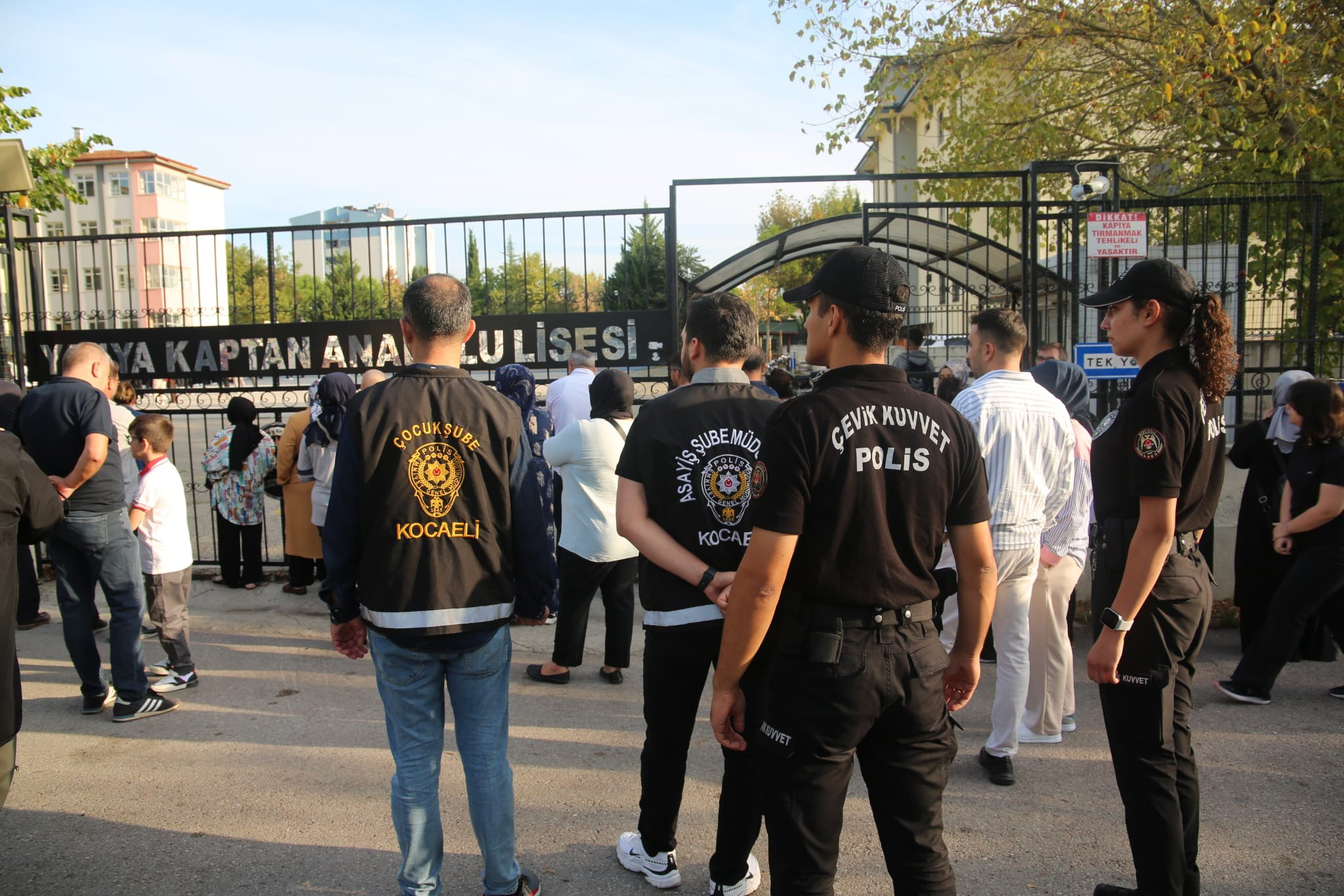 Kocaeli Emniyet Müdürlüğü ekiplerince yapılan denetimlerde bin 551 şahıs sorgulandı,