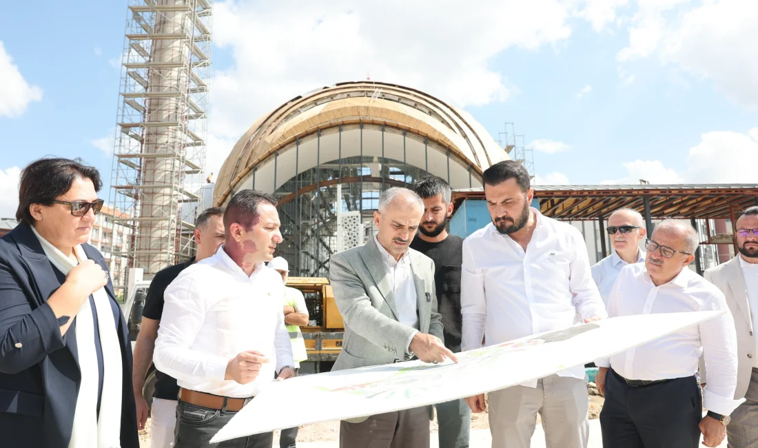 Çayırova Belediye Başkanı Bünyamin Çiftçi, yapımına hızla devam edilen kent