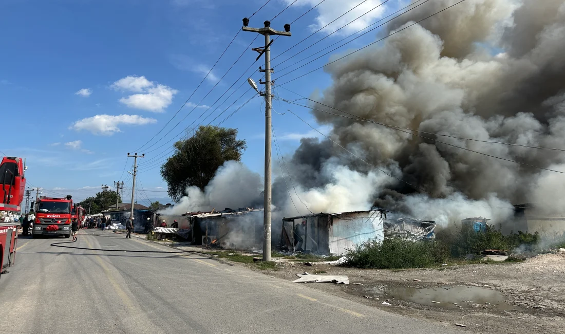 Sakarya'nın Erenler ilçesinde husumetli oldukları öğrenilen iki grup arasında çıkan