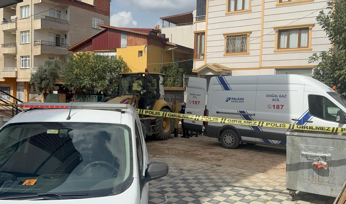 Kocaeli'nin Darıca ilçesinde altyapı çalışması sırasında doğal gaz borusu delindi.

