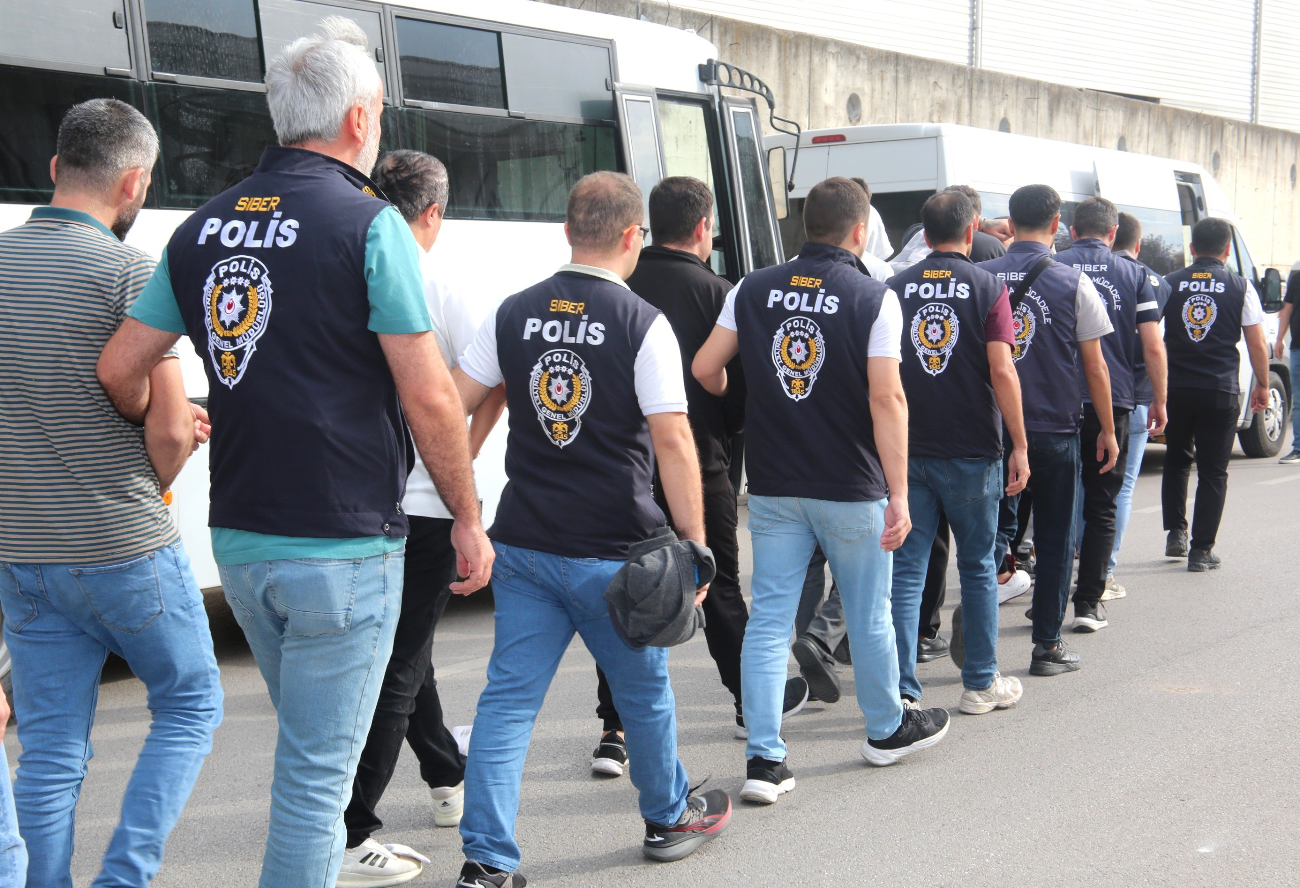 Kocaeli İl Emniyet Müdürlüğü ekipleri, internet sitesi üzerinden sahte ilanlarla