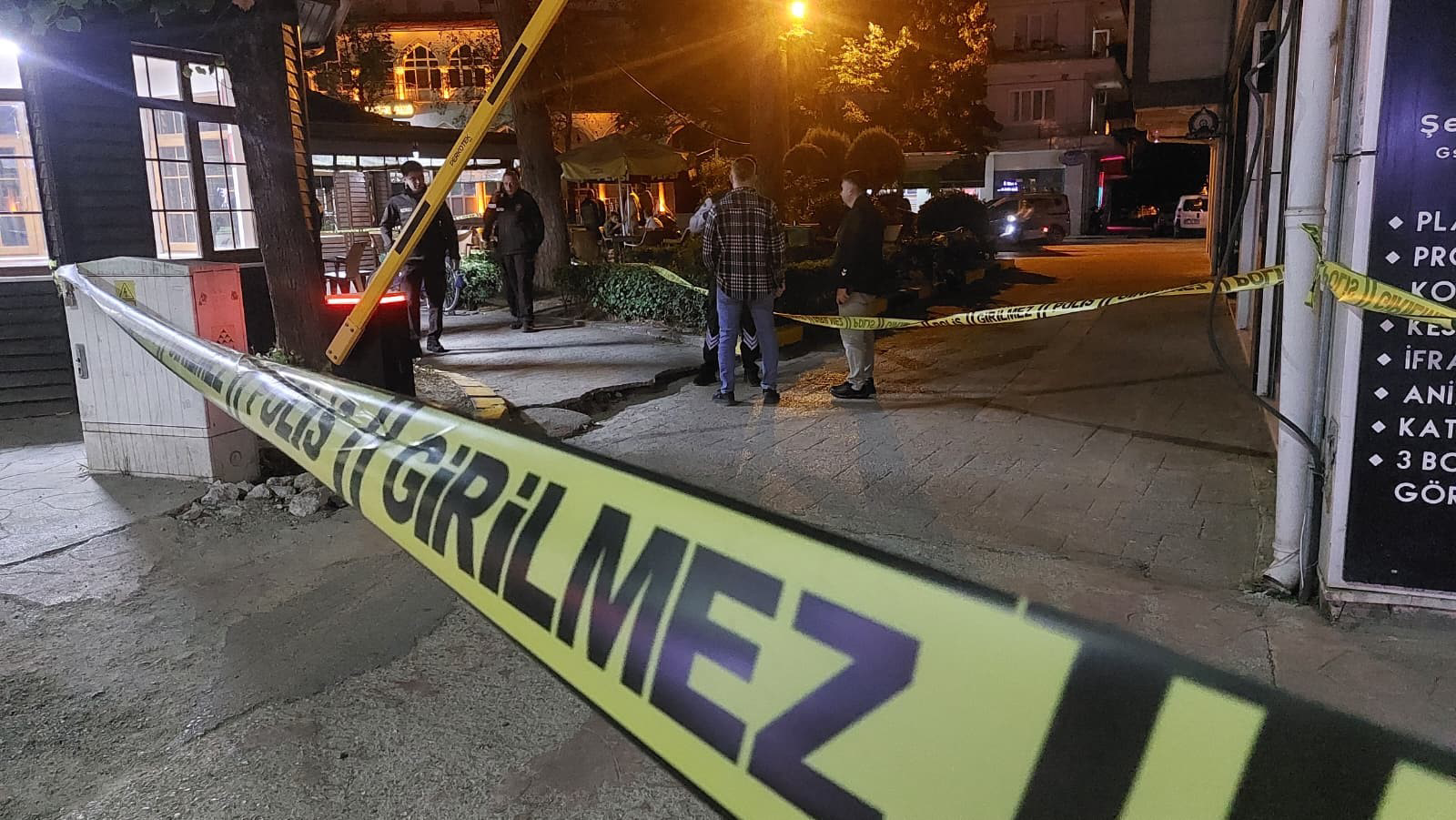 Sakarya'nın Akyazı ilçesinde bir kişi, karşılaştığı şahsa "Kızıma neden uyuşturucu