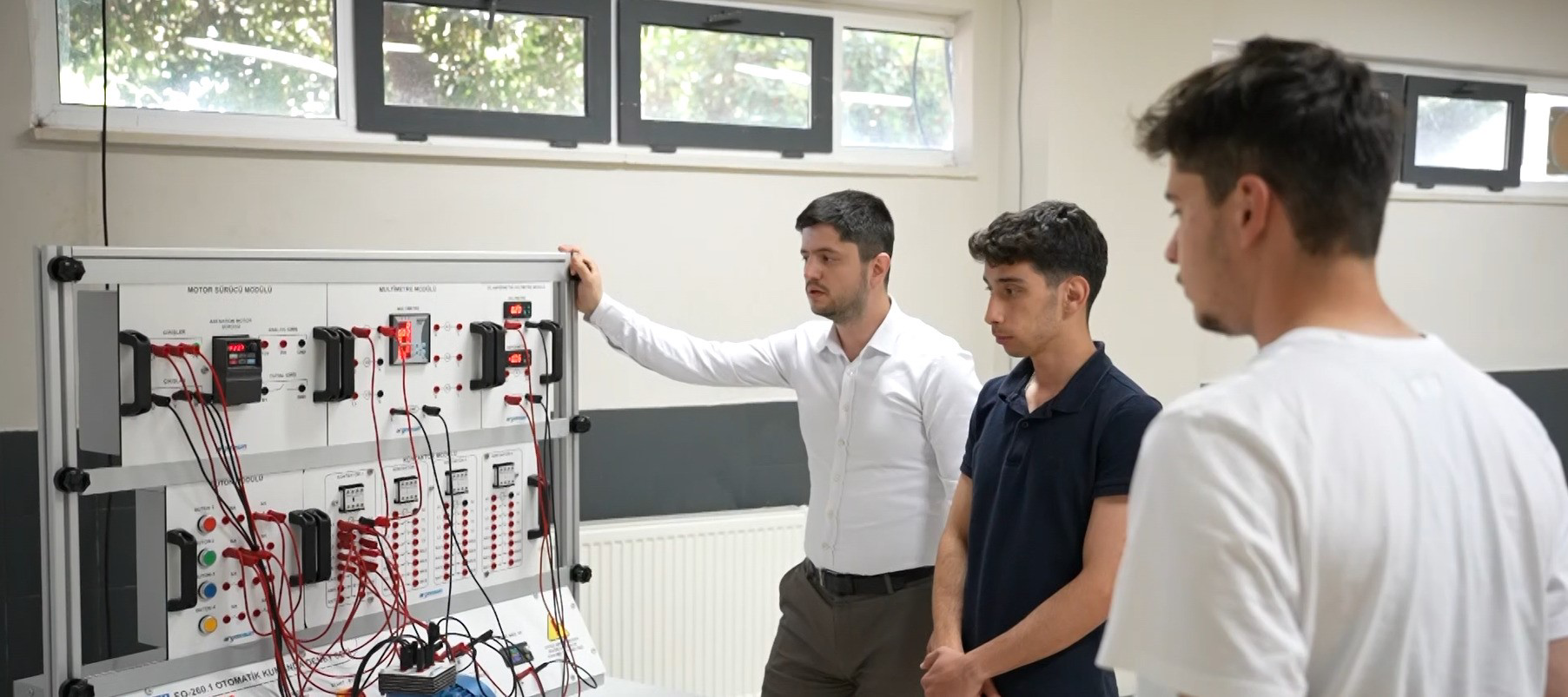 Meslek yüksekokullarında eğitim alan öğrenciler, özellikle yapay zeka destekli bölümlerden