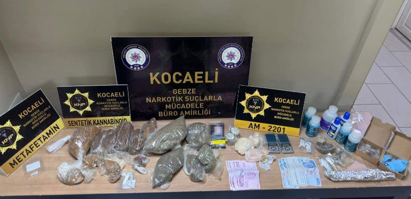 Kocaeli Emniyet Müdürlüğü ekiplerince İzmit ve Gebze ilçelerinde düzenlenen uyuşturucu