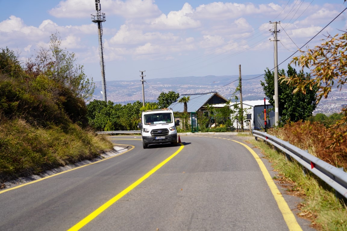 Büyükşehir Belediyesi, ulaşım güvenliğini artırmak amacıyla Kartepe zirve yolunda 21