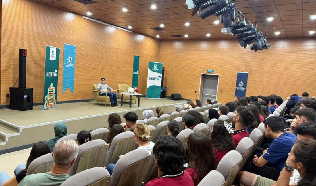 Kocaeli Büyükşehir Belediyesi’nin 15. Kocaeli Kitap Fuarı öncesinde düzenlediği kütüphane