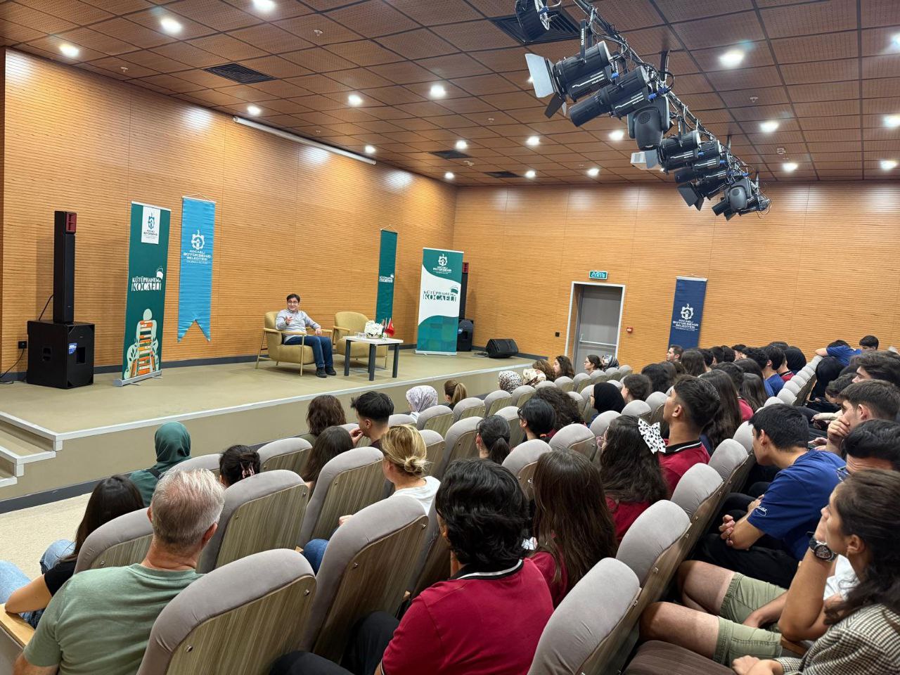 Kocaeli Büyükşehir Belediyesi’nin 15. Kocaeli Kitap Fuarı öncesinde düzenlediği kütüphane