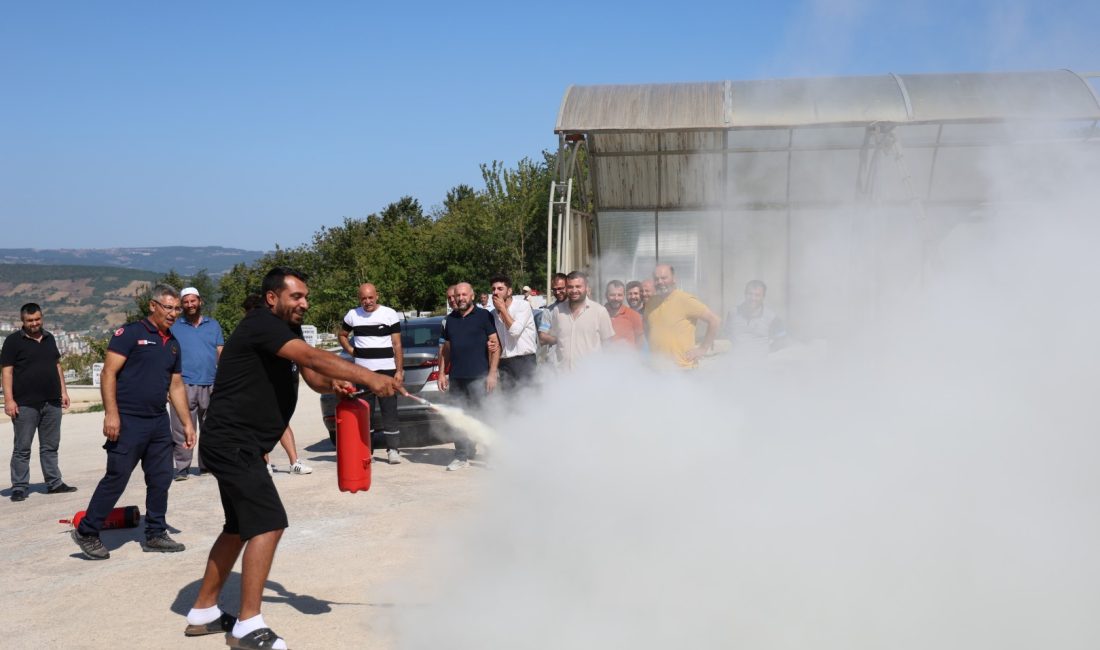 Kocaeli Büyükşehir Belediyesi İtfaiyesi, yangın güvenliği bilincini artırmak ve vatandaşları