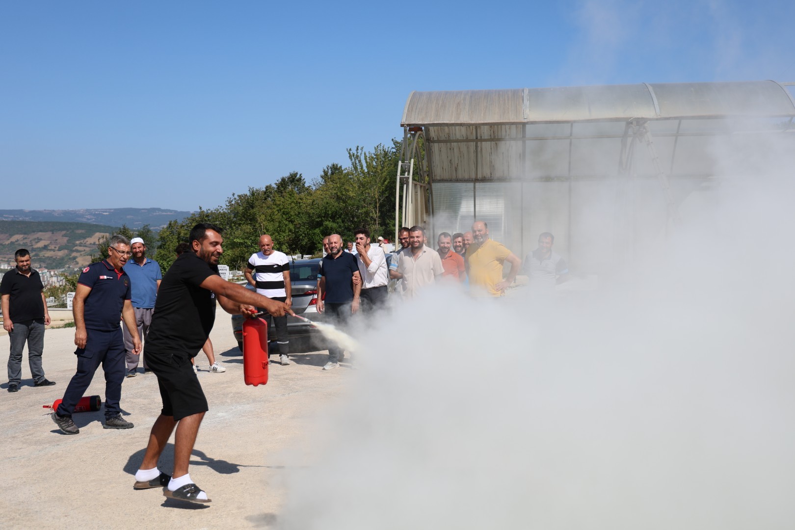 Kocaeli Büyükşehir Belediyesi İtfaiyesi, yangın güvenliği bilincini artırmak ve vatandaşları