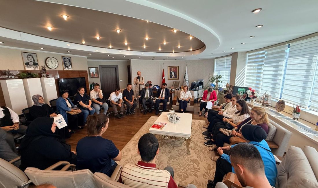 MHP İzmit İlçe Başkanı Mehmet İlker Kazan, İzmit Belediye Başkanı