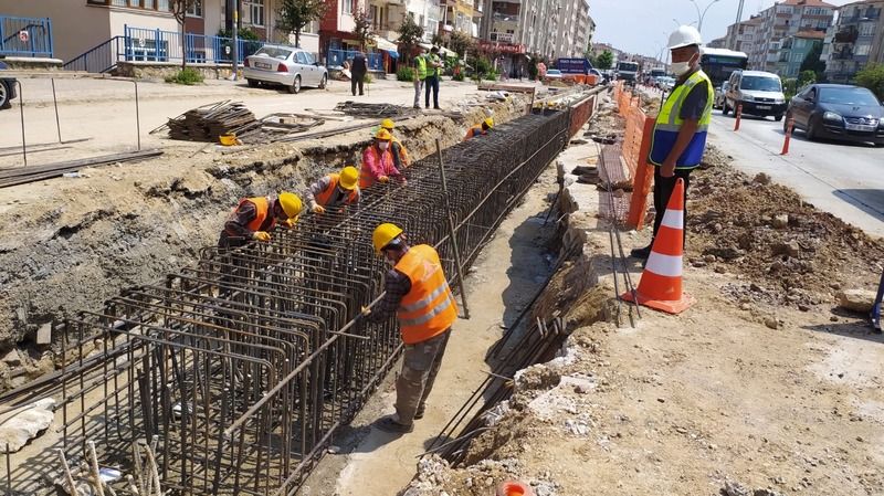 Büyükşehir tarafından yapılan Karamürsel Kent Meydanı Köprülü Kavşağı’nda Yalova yönü