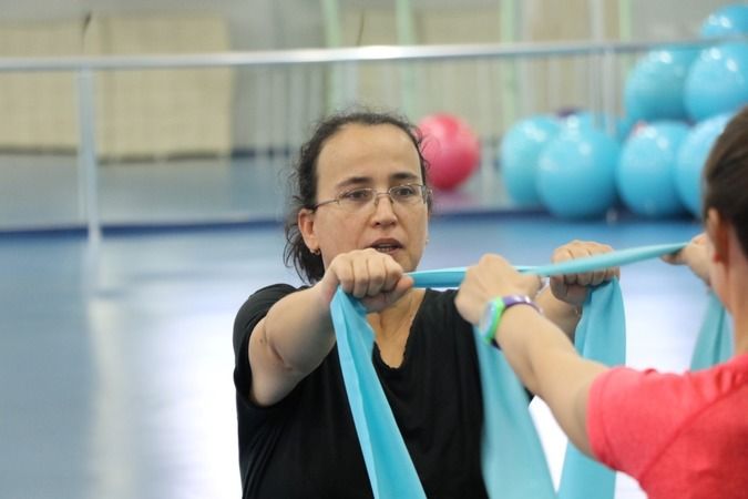 Büyükşehir Belediyesi’nin Anne Şehir Projesiyle tanışan Nilgün Onay, spora başladı