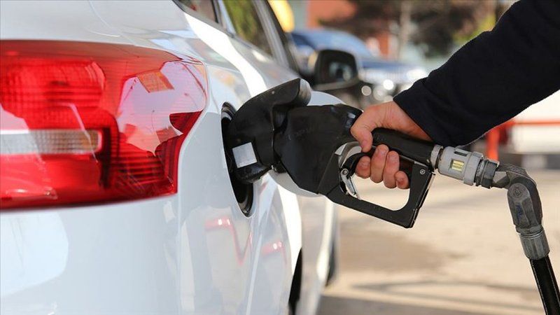 Benzinin litre fiyatına hafta başında 24 kuruş, dün 12 kuruş