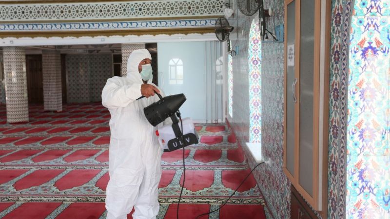 Derince Belediyesi ekipleri vatandaşların ibadetlerini sağlıklı ortamda ve huzur içerisinde