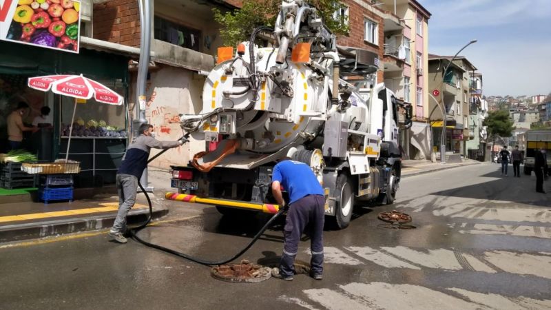 İSU Dilovası Şube Müdürlüğü ekipleri, tam kapanma döneminde ilçe merkezindeki