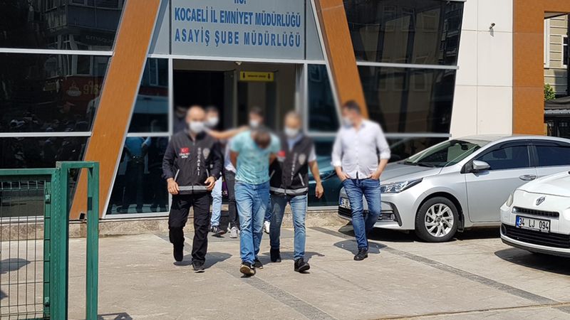 Başiskele'de borç meselesi yüzünden bir kişiyi rehin alıp, darbettikleri ileri