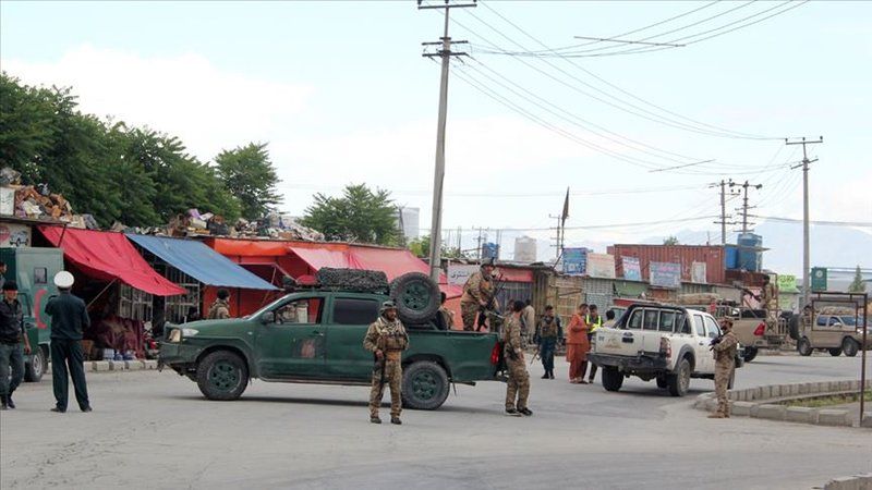 Afganistan'ın doğusundaki Nangarhar vilayetinde camiye cuma namazı sırasında düzenlenen bombalı