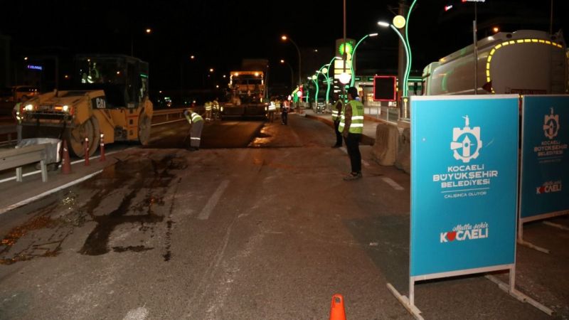 Büyükşehir Belediyesi ekipleri, Gebze ilçesinde trafiğin yoğun olduğu İstanbul Caddesi’nde