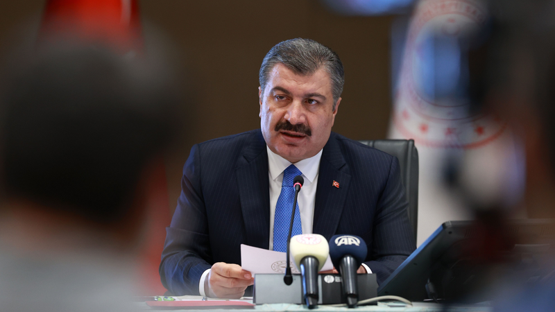 Sağlık Bakanı Fahrettin Koca, "Milletçe yaptığımız fedakarlığın etkisini vaka sayılarında