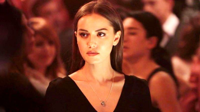 Ünlü Oyuncu Fahriye Evcen'nin babası Ramazan Evcen, tedavi gördüğü hastanede