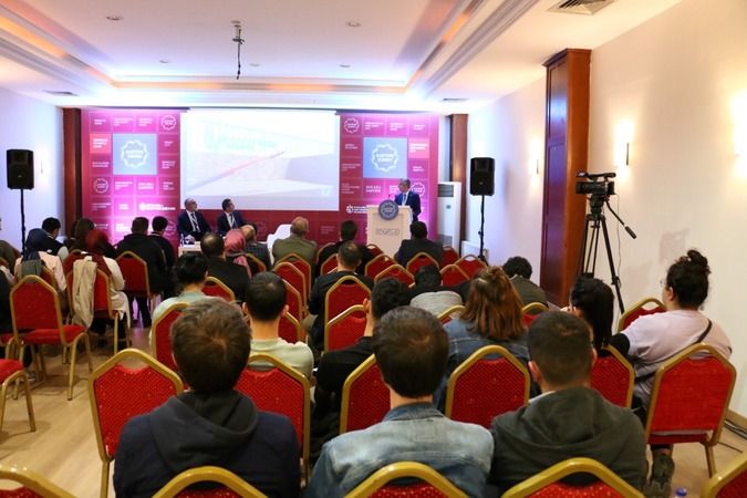 Kartepe Zirvesi’ndeki oturumda konuşan AKUT Yönetim Kurulu Başkanı Recep Şalcı