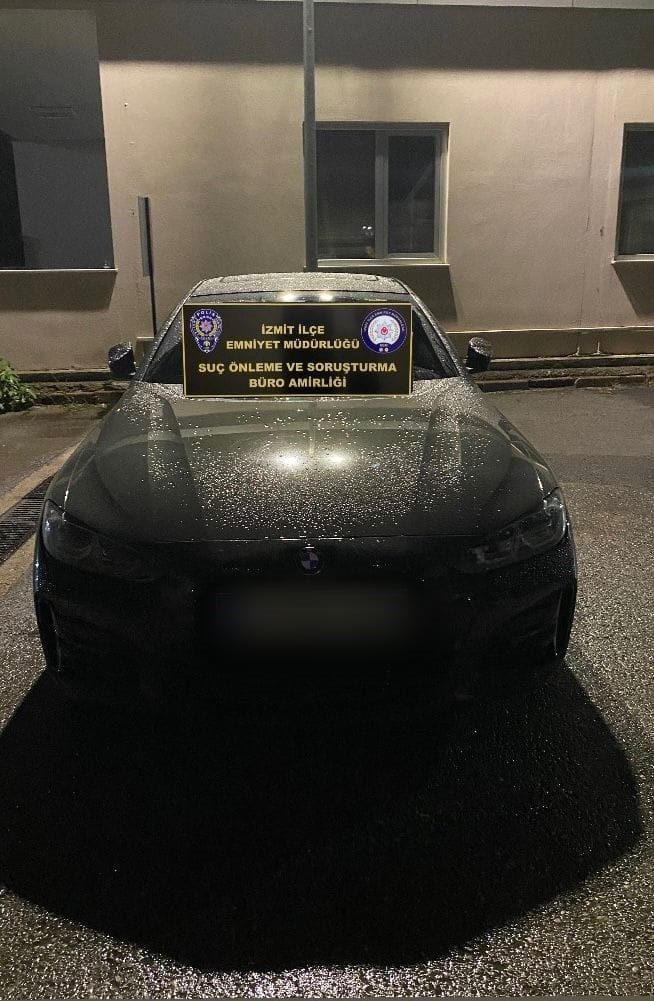 Kocaeli’nin İzmit ilçesinde drift yaparak trafiği tehlikeye düşürdüğü tespit edilen