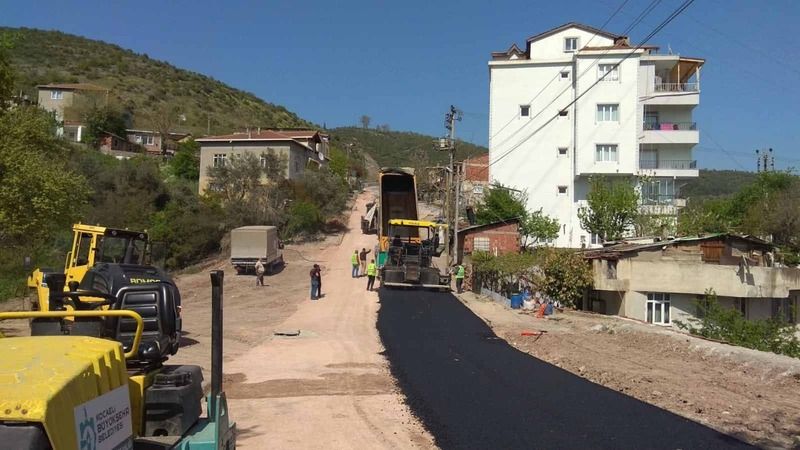 Büyükşehir Belediyesi tarafından Körfez Nihal Atsız Caddesi’nde altyapıyı sağlamlaştırmak için