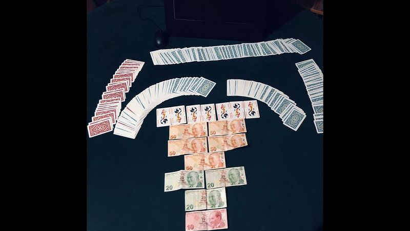 Kocaeli'nin Çayırova ilçesinde bir evde yeni tip koronavirüs (Kovid-19) tedbirlerini