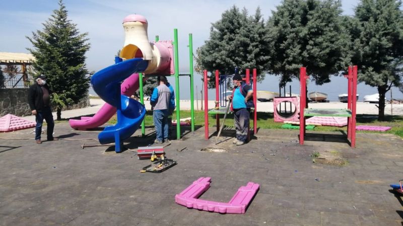 Büyükşehir Belediyesi Ereğli sahilinde bulunan oyun parklarında yenileme çalışması başlattı.