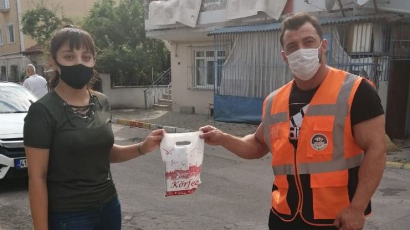 Körfez Belediyesi, ilçe sınırlarında oturan ve bu yıl mezun olarak
