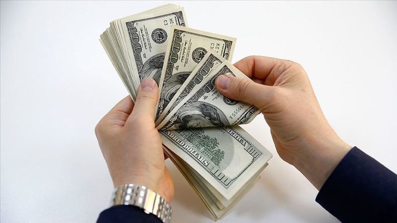 Dolar/TL, haftanın ilk işlem gününe düşüşle başlamasının ardından 5,7493 seviyesinden