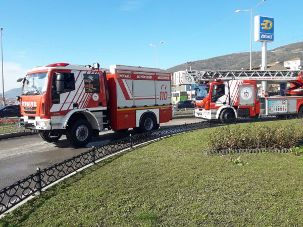 Körfez Hacı Osman Mahallesi'nde meydana gelen olayda battı çıktının korkuluklarına