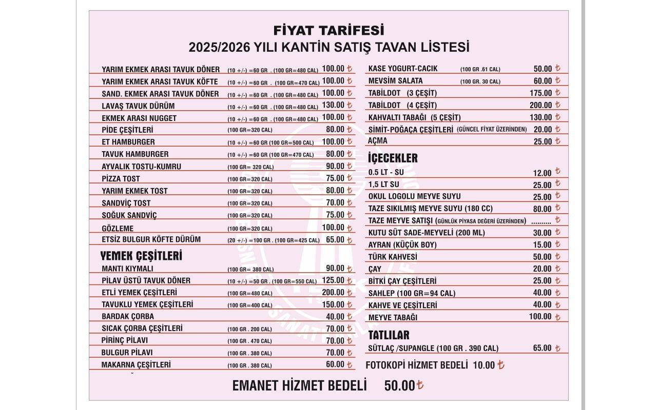 8 Eylül’de başlayacak olan 2025–2026 eğitim öğretim yılı öncesinde, okul kantinlerinde uygulanacak fiyatlar netleşti. Kocaeli Bakkallar Odası, kantinlerde satılacak ürünlerin üst fiyat limitlerini içeren yeni listeyi duyurdu. Belirlenen bu tavan fiyatlar, hem öğrencileri hem de velileri yakından ilgilendiriyor. 🍽️ Kantinlerde Hangi Ürün Ne Kadar Olacak? Açıklanan listeye göre, en yüksek fiyatlar et ve etli tabldot yemeklerde uygulanacak. Besleyici değeri yüksek olan bu ürünler, fiyat bakımından listenin en üst sıralarında yer aldı. Simit, poğaça ve açma gibi sık tüketilen unlu mamuller ise daha makul seviyelerde tutuldu. Ancak dikkat çeken bir detay var: Her okul kantininde aynı ürünler bulunmayabilir. Liste, satılabilecek ürünler için bir üst sınır sunarken, her okul kendi şartlarına göre belirli ürünleri satışa sunacak. 🚫 Fiyat Sınırını Aşanlara Ceza Var Bakkallar Odası’nın açıklamasına göre kantin işletmeleri, belirlenen fiyatların üzerine çıkamayacak. Bu sınırın aşılması halinde idari yaptırımlar uygulanacak. İşletmeler dilerse ürünleri daha uygun fiyata da sunabilecek. Velilerden ve öğrencilerden, alışveriş sırasında belirlenen fiyat listesine dikkat etmeleri istendi. Yeni uygulama ile hem fiyat istikrarının sağlanması hem de öğrencilerin güvenli ve sağlıklı ürünlere uygun koşullarda ulaşması hedefleniyor.
