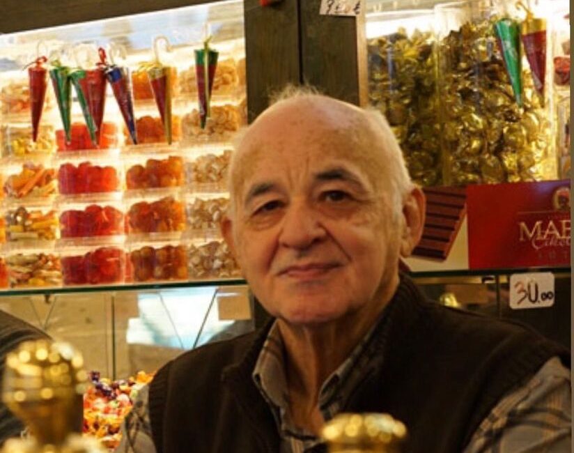İzmit Fethiye Caddesi’nin tanınmış esnaflarından “Şekerci Fevzi” olarak bilinen Fevzi