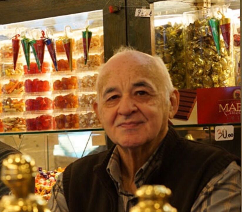 İzmit Fethiye Caddesi’nin tanınmış esnaflarından “Şekerci Fevzi” olarak bilinen Fevzi