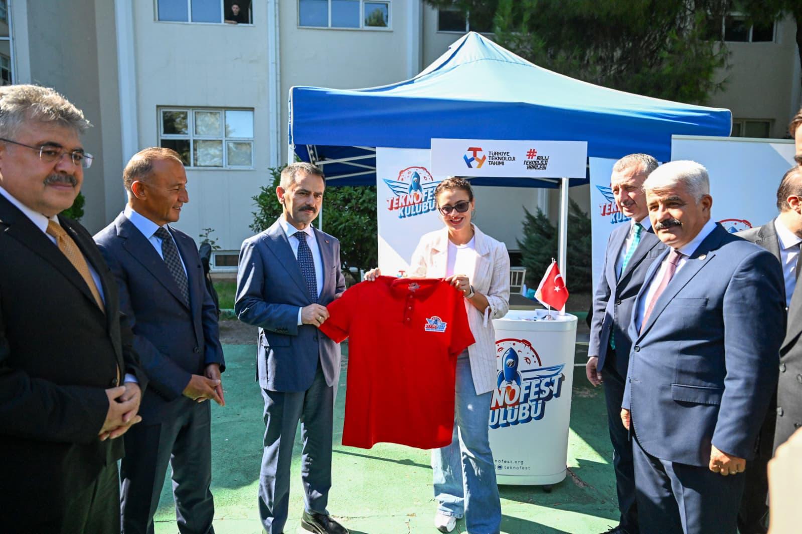 kostü