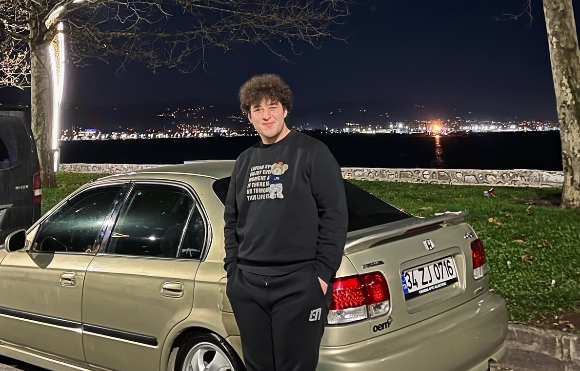Kocaeli’de Ford Otosan Gölcük Fabrikası’nda çalışan Sinan Efe Güven yaşamını