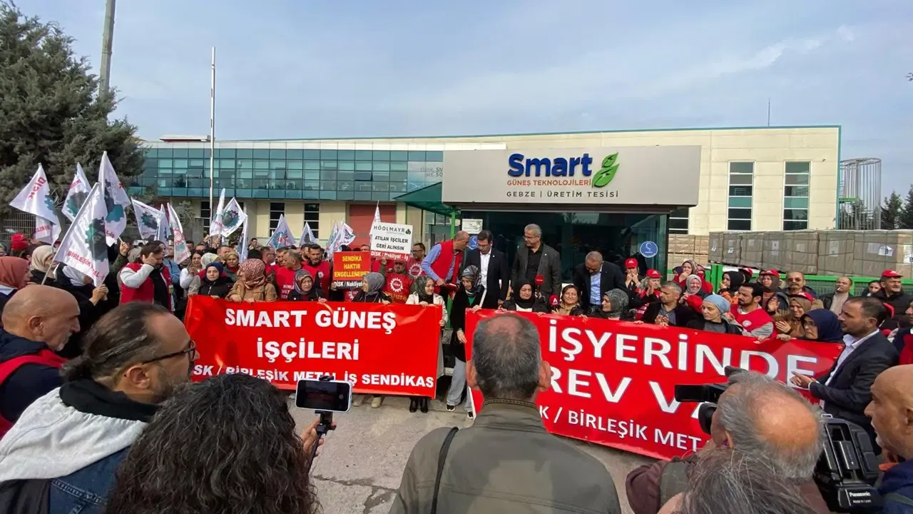 Kocaeli Gebze Organize Sanayi Bölgesi’nde faaliyet gösteren Smart Solar fabrikasında