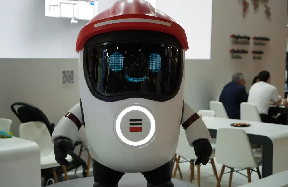 Gelişen teknoloji ile birlikte insanı algılayan endüstriyel robotik kollar ve