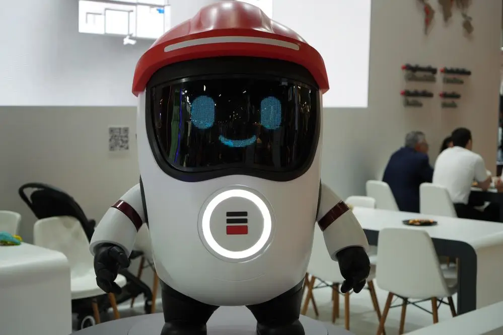 Gelişen teknoloji ile birlikte insanı algılayan endüstriyel robotik kollar ve