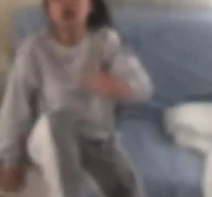Manisa'da sosyal medyada paylaşılan ve bir ağabeyin kız kardeşine kaynar