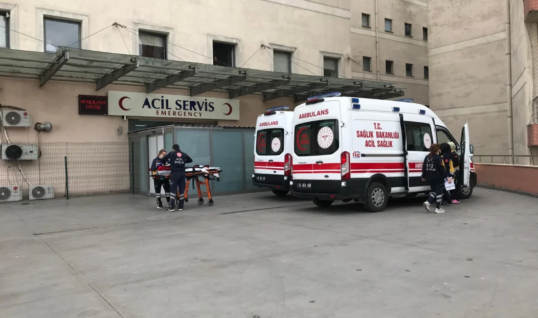 Sakarya'nın Akyazı ilçesinde 3. kattaki evinin camından düşen 26 yaşındaki