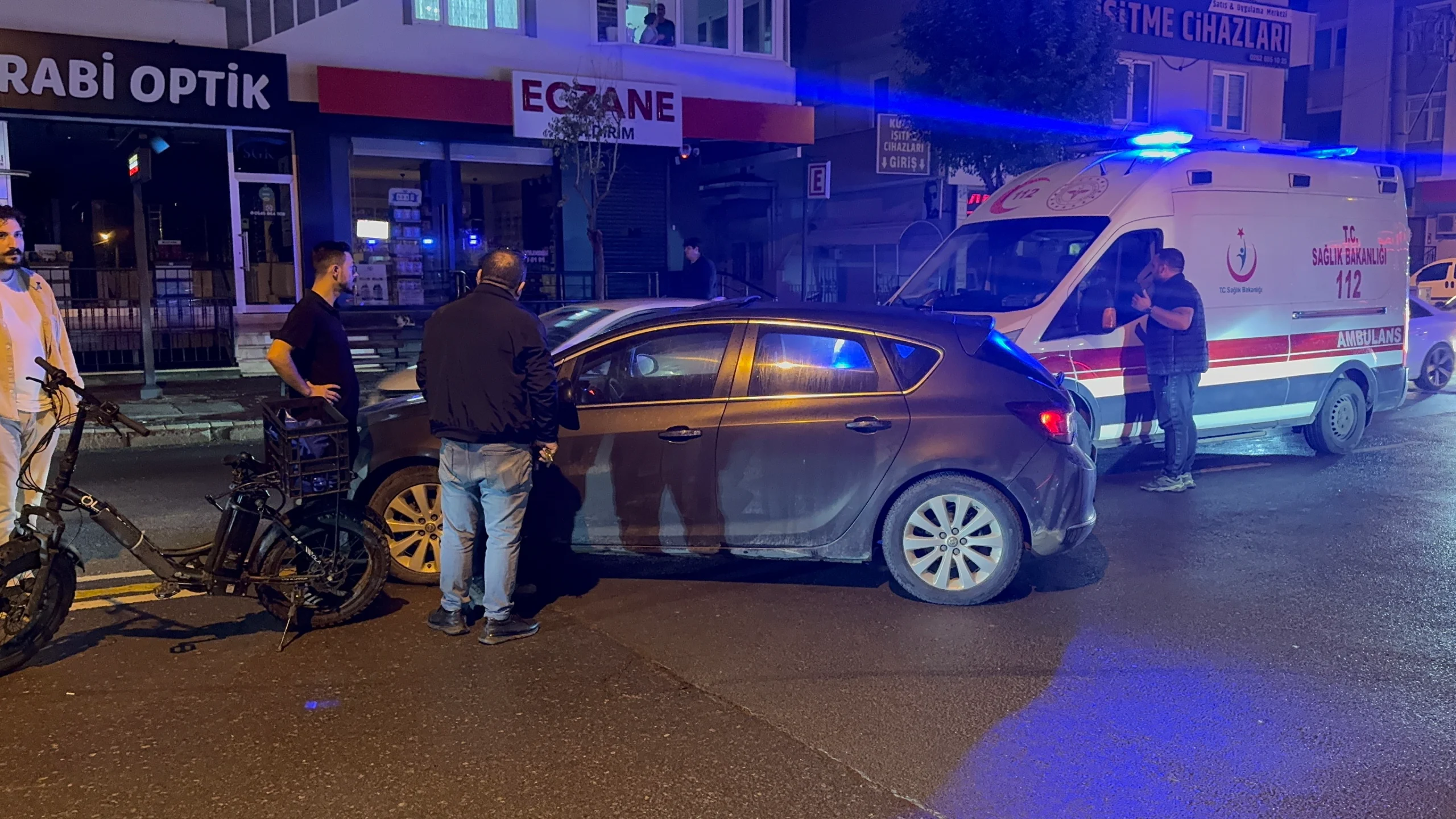 Kocaeli’nin Darıca ilçesinde otomobil ile elektrikli bisikletin çarpışması sonucu 1