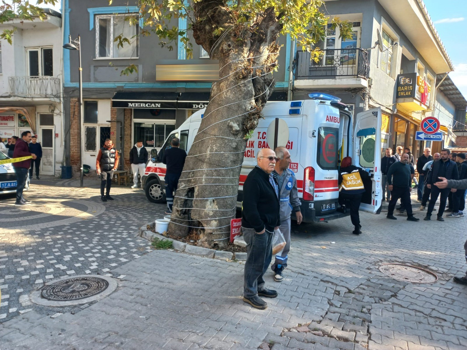 Çanakkale'nin Ezine ilçesinde bir kadın, iş yerinde eşi tarafından av
