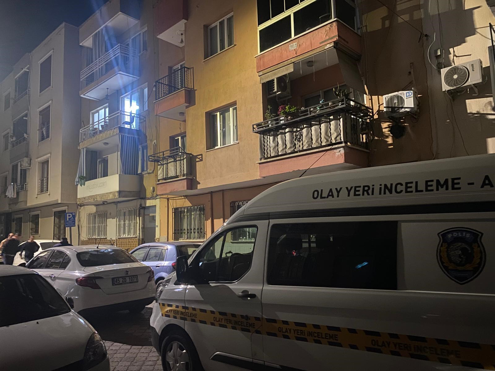 Manisa’nın Turgutlu ilçesinde yaşanan olayda bir kadın, eşi tarafından tüfekle
