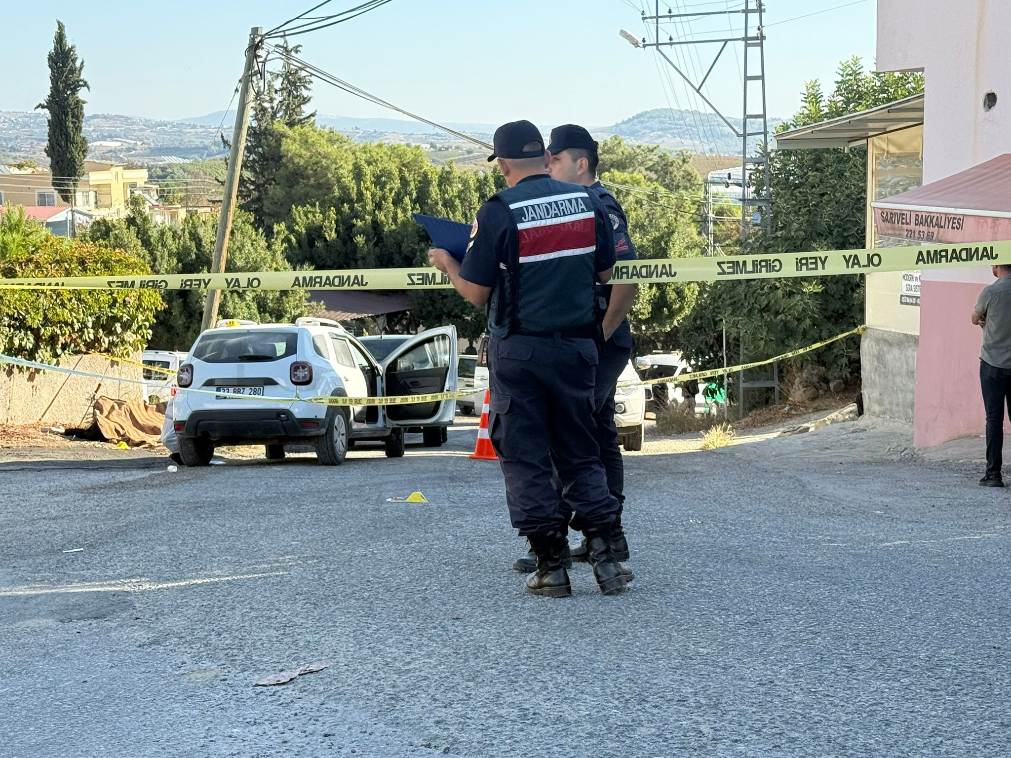 Mersin'in Tarsus ilçesinde bir şahıs, av tüfeğiyle 13 yaşındaki çocuğu