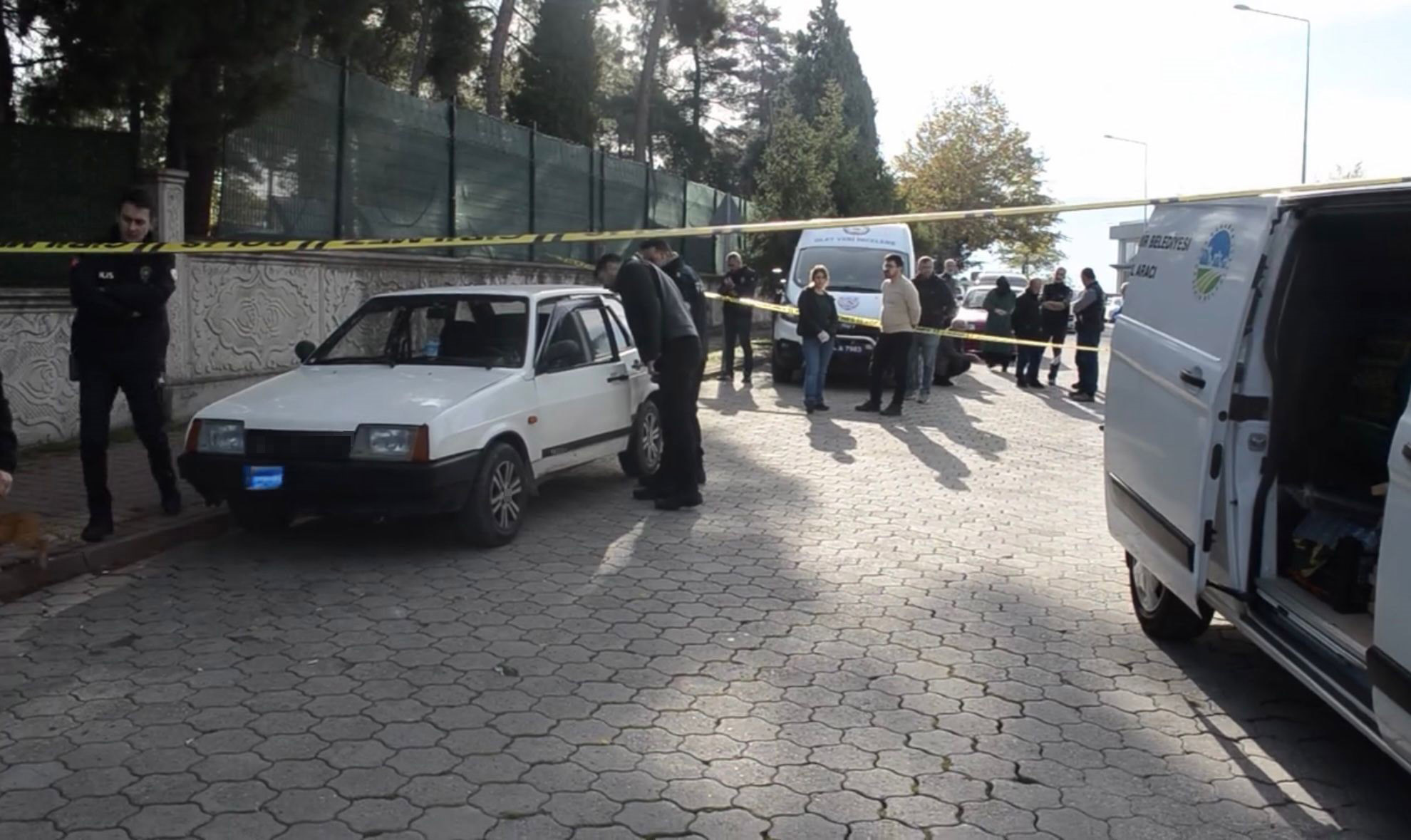 Sakarya'nın Hendek ilçesinde 33 yaşındaki kişi park halindeki otomobilde ölü