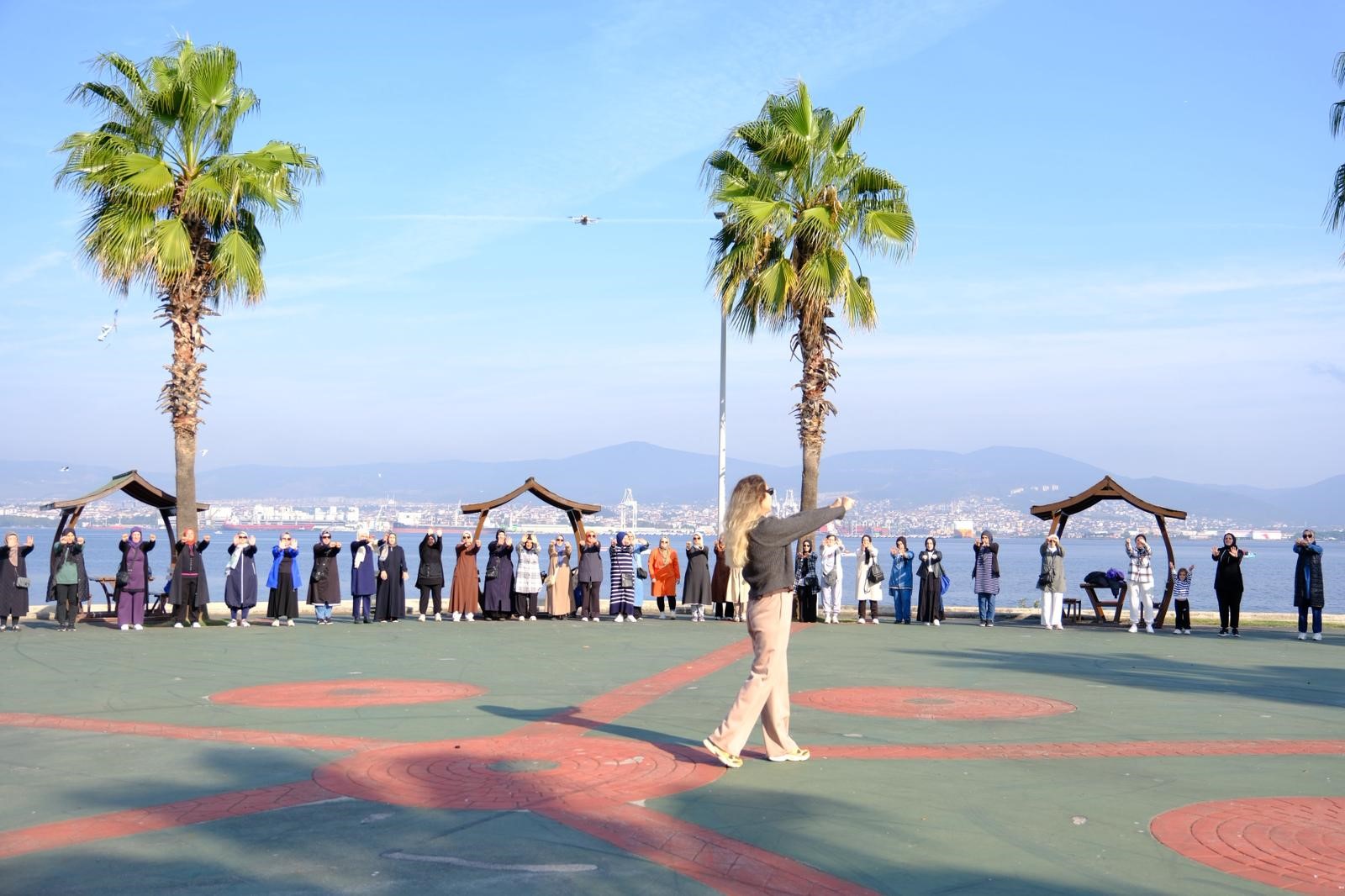 Kocaeli Büyükşehir Belediyesi’ne bağlı Anne Şehir Merkezi Günebakan, üyeleriyle birlikte
