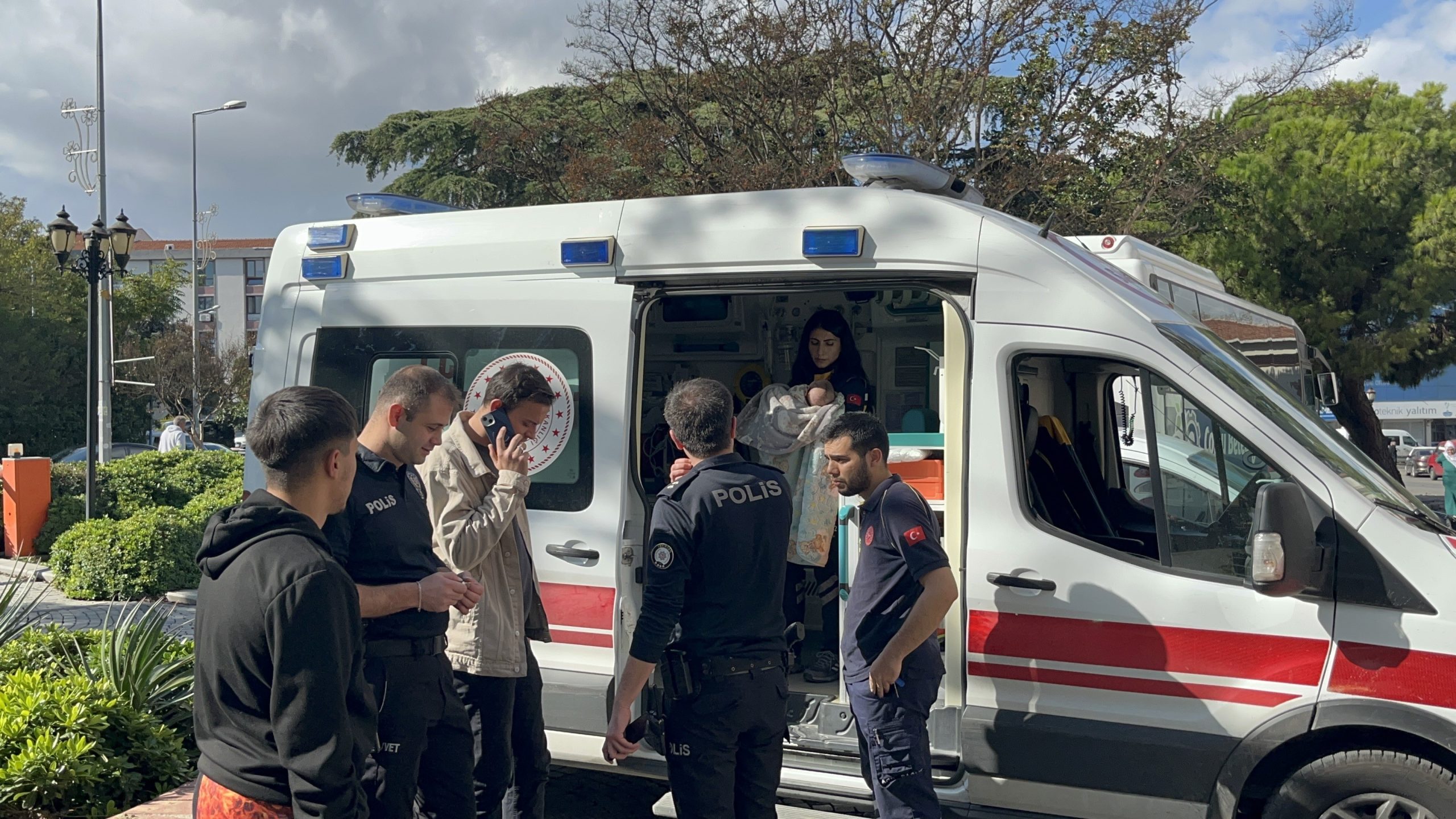 Tekirdağ Çorlu'da annesi tarafından sokağa terk edildiği öne sürülen 2